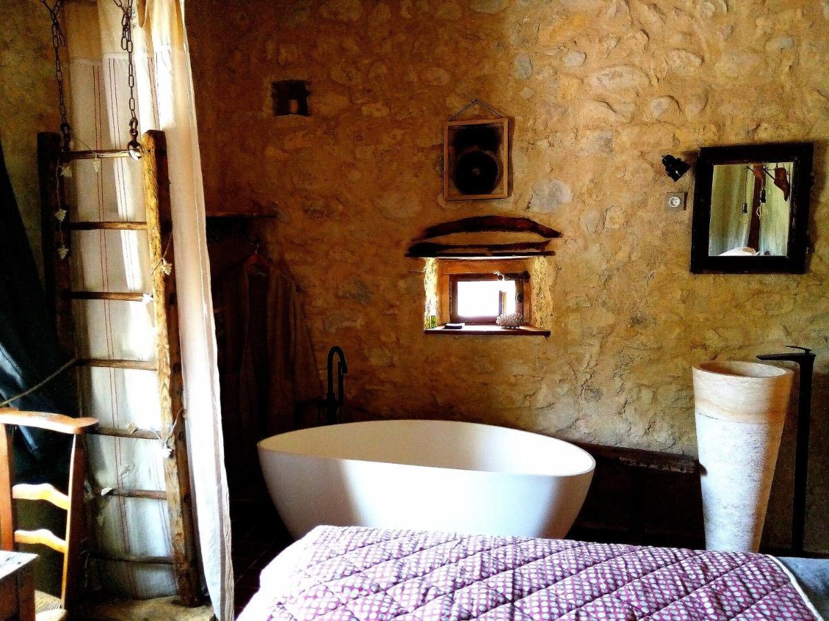 Maison D'Hotes Ainsi Soie T-Il Combovin Екстер'єр фото