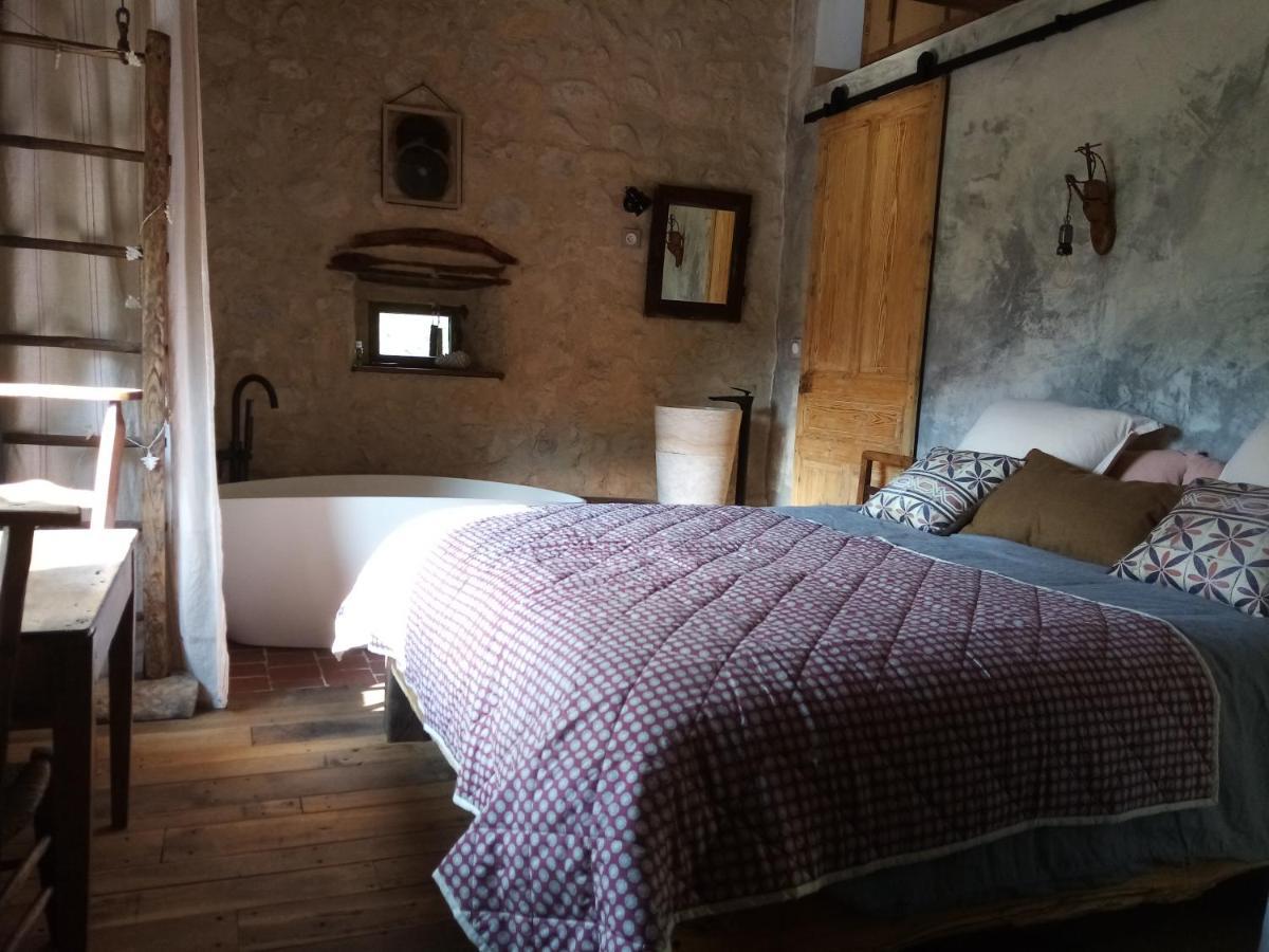 Maison D'Hotes Ainsi Soie T-Il Combovin Екстер'єр фото